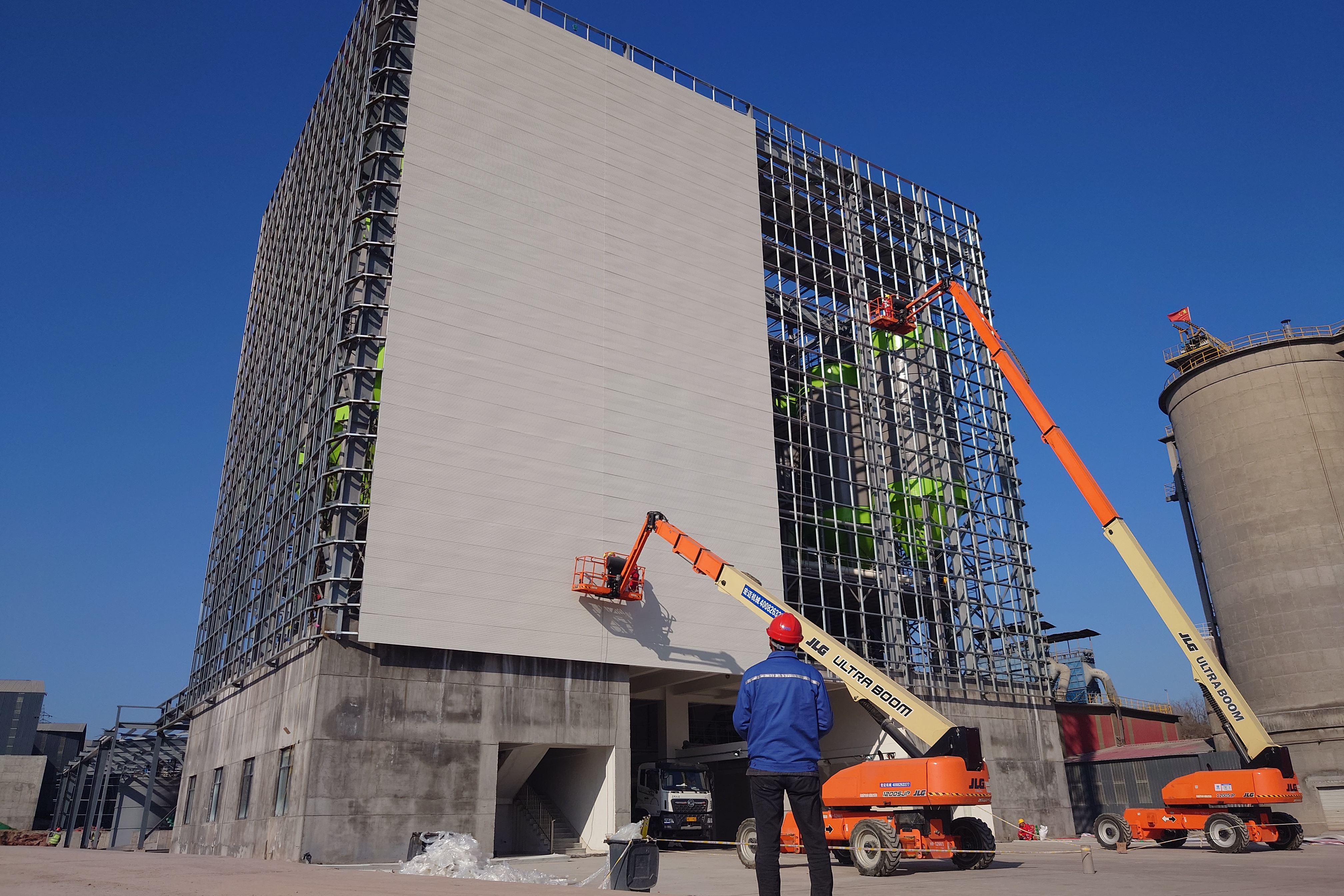 1685675025120359.jpg 守护.jpg